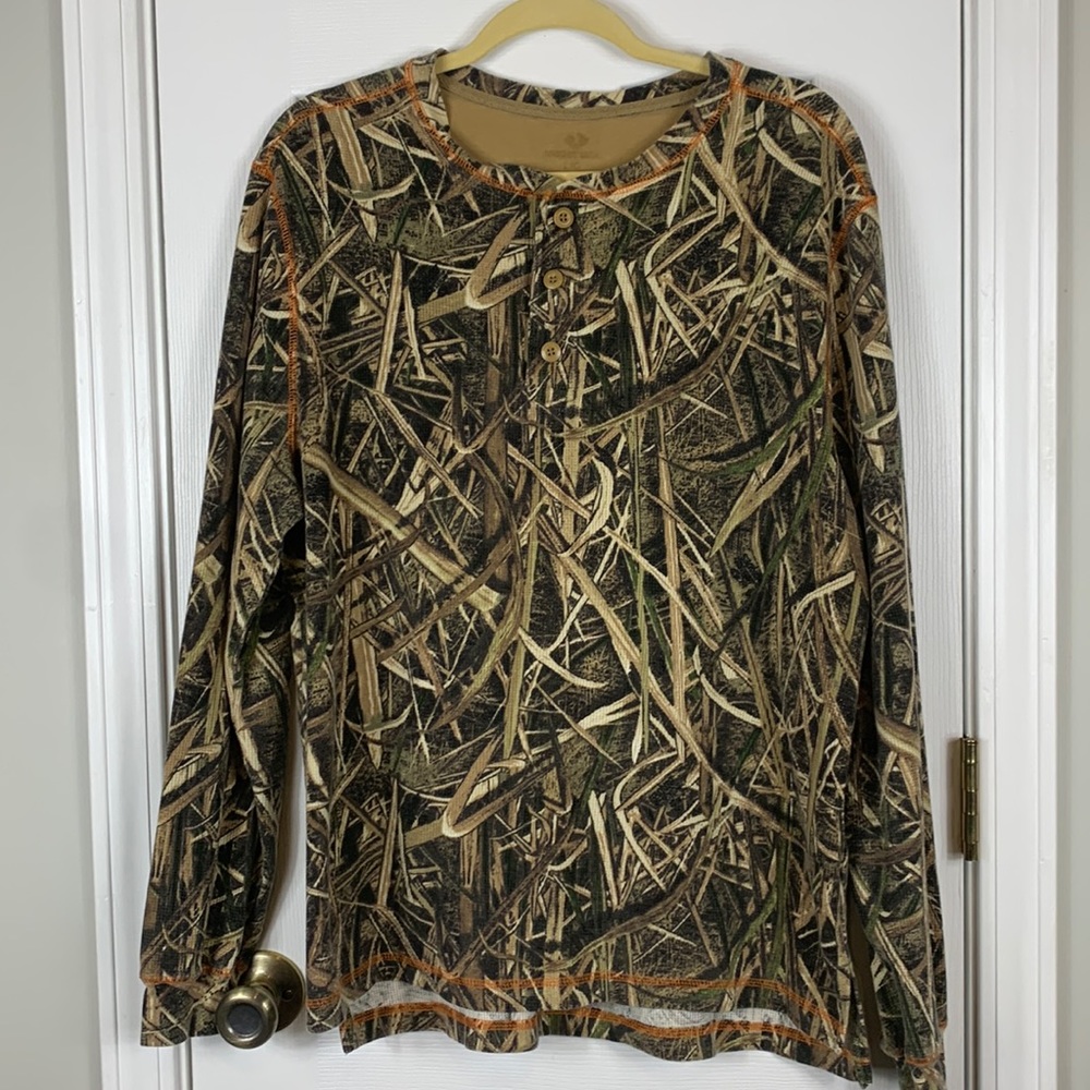 Camouflaged long sleeved thermal 3 button shirt size Large.
